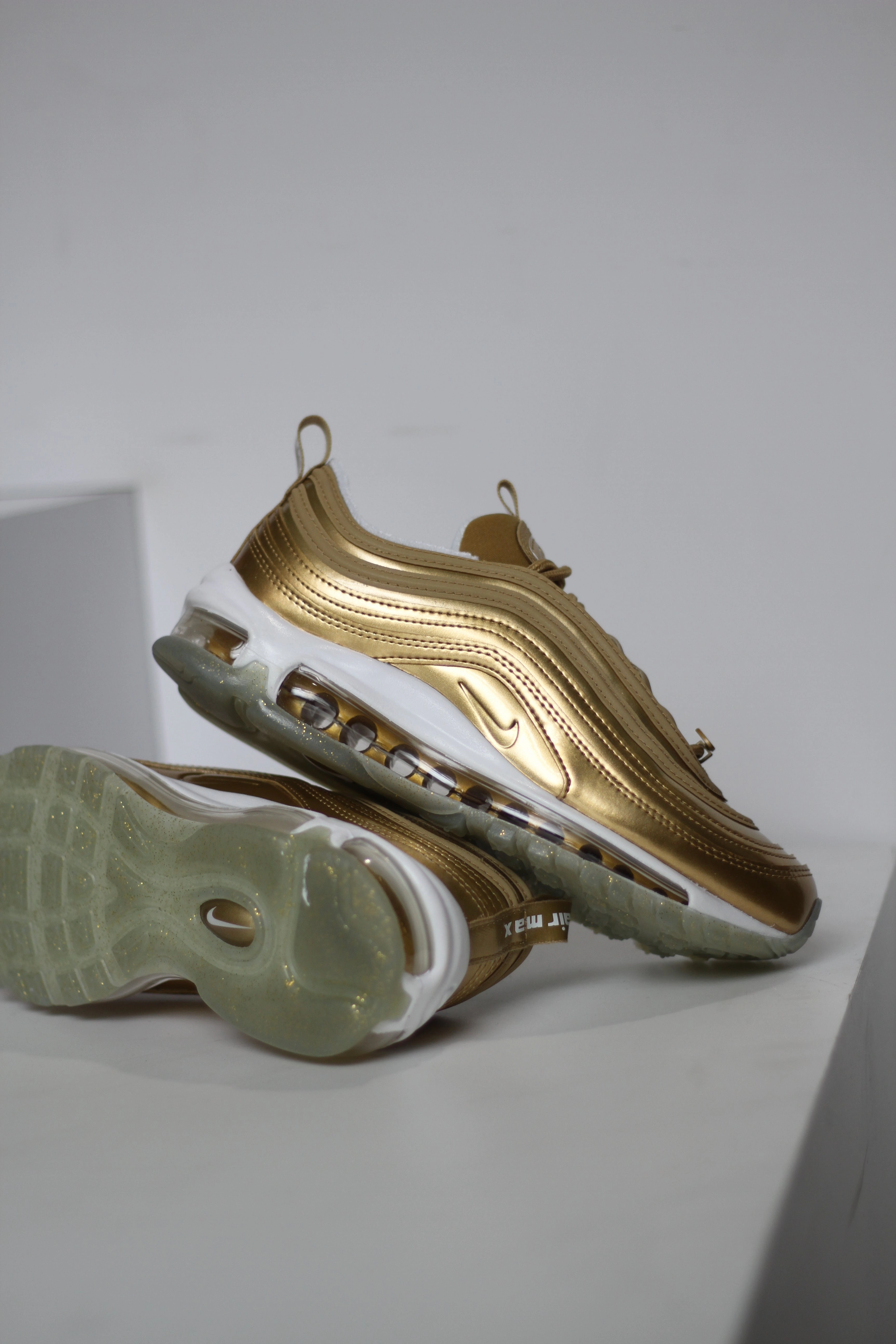W AIR MAX 97 METALLIC GOLD