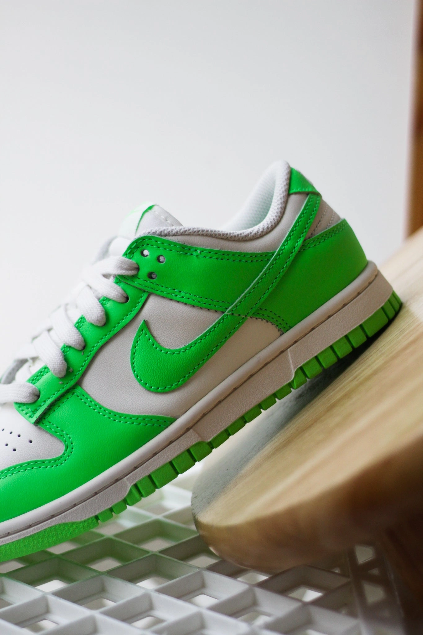 W DUNK LOW GREEN STRIKE