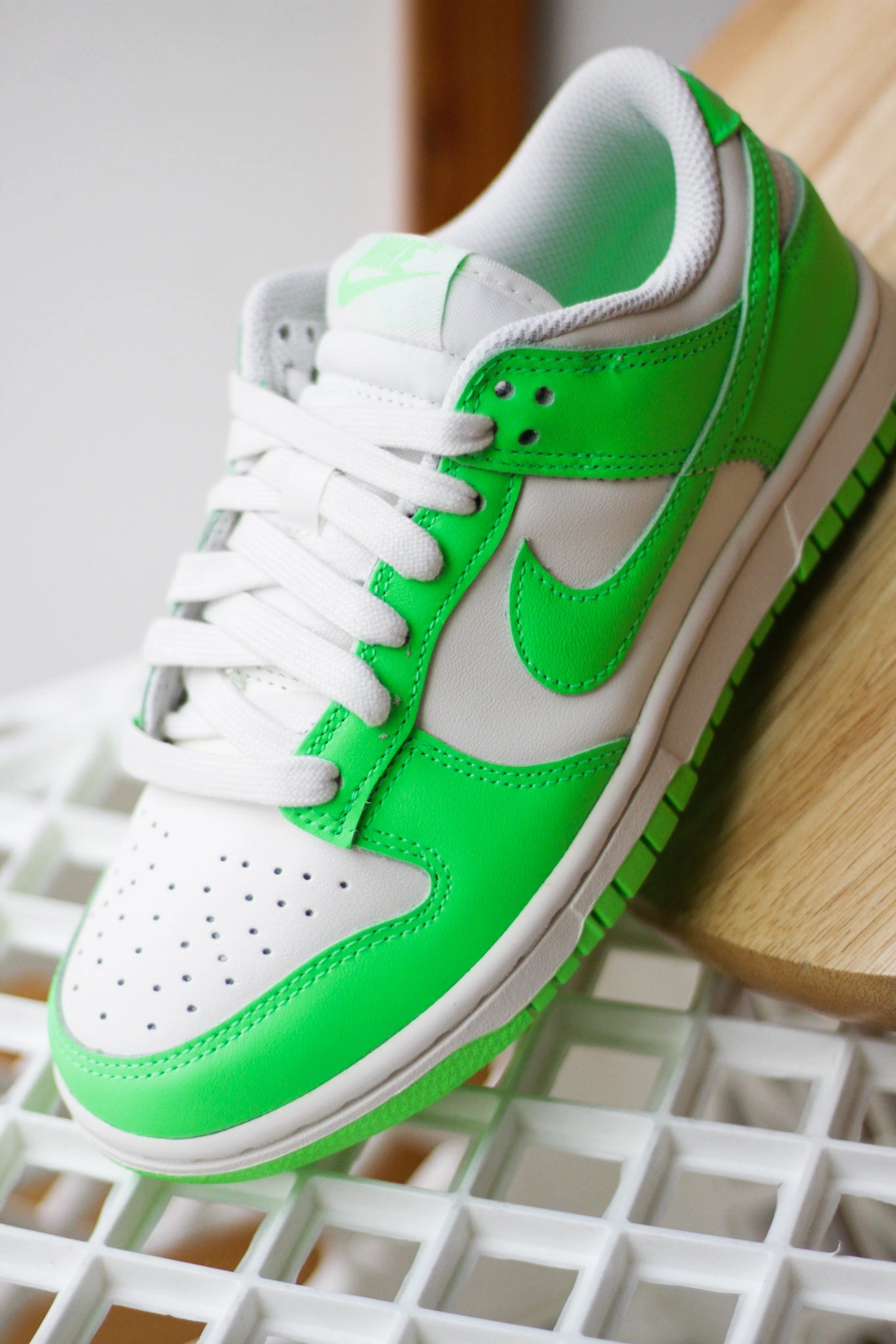 W DUNK LOW GREEN STRIKE