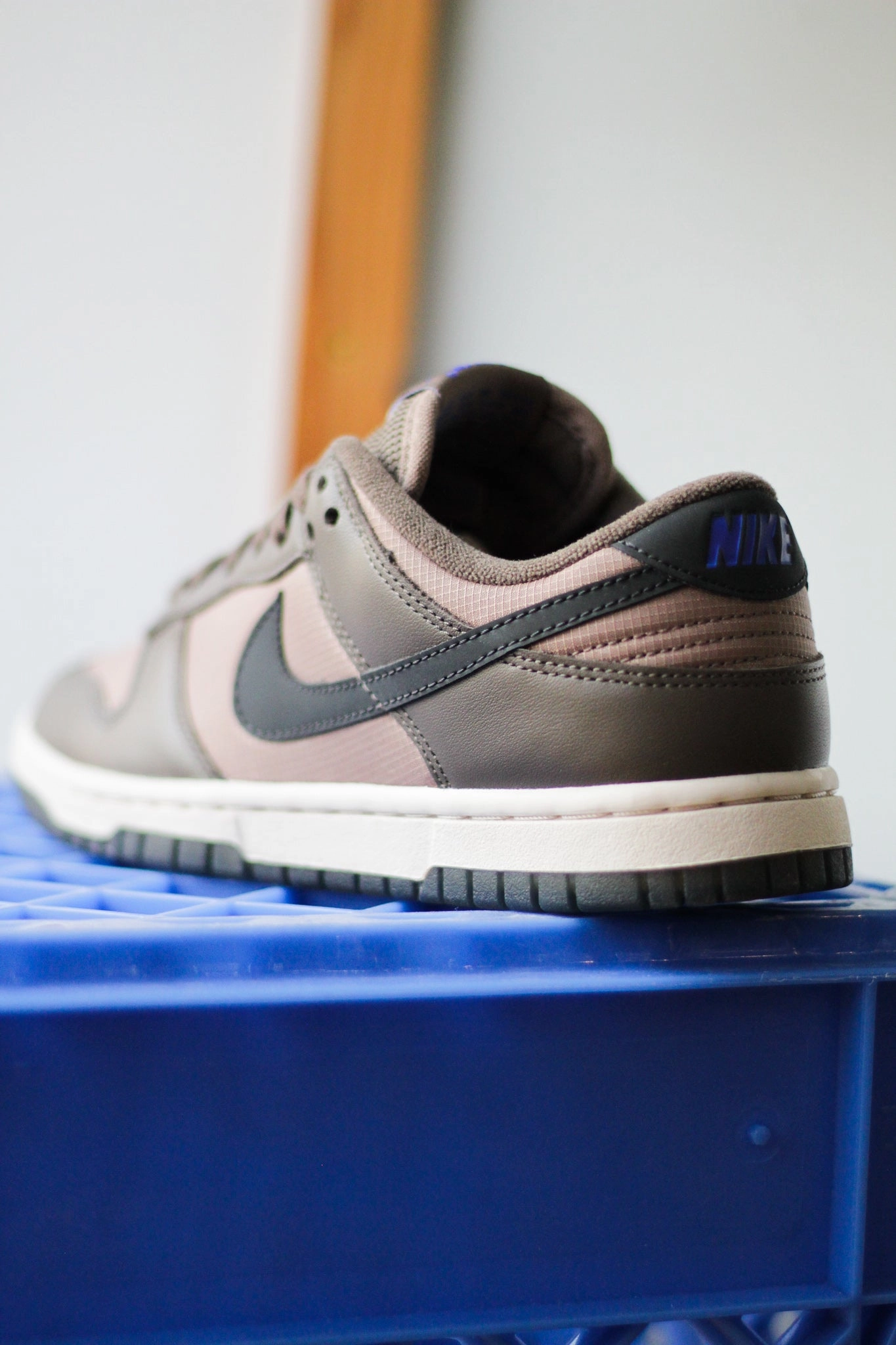 W DUNK LOW IRONSTONE