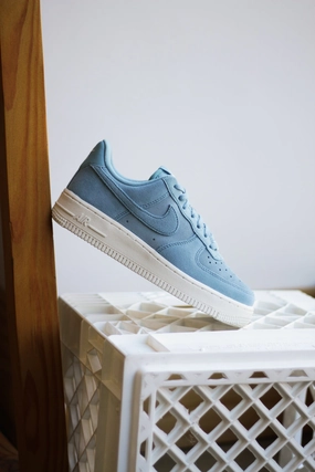 W NIKE AIR FORCE 1 '07 DENIM TURQ/DENIM TURQ-SAIL