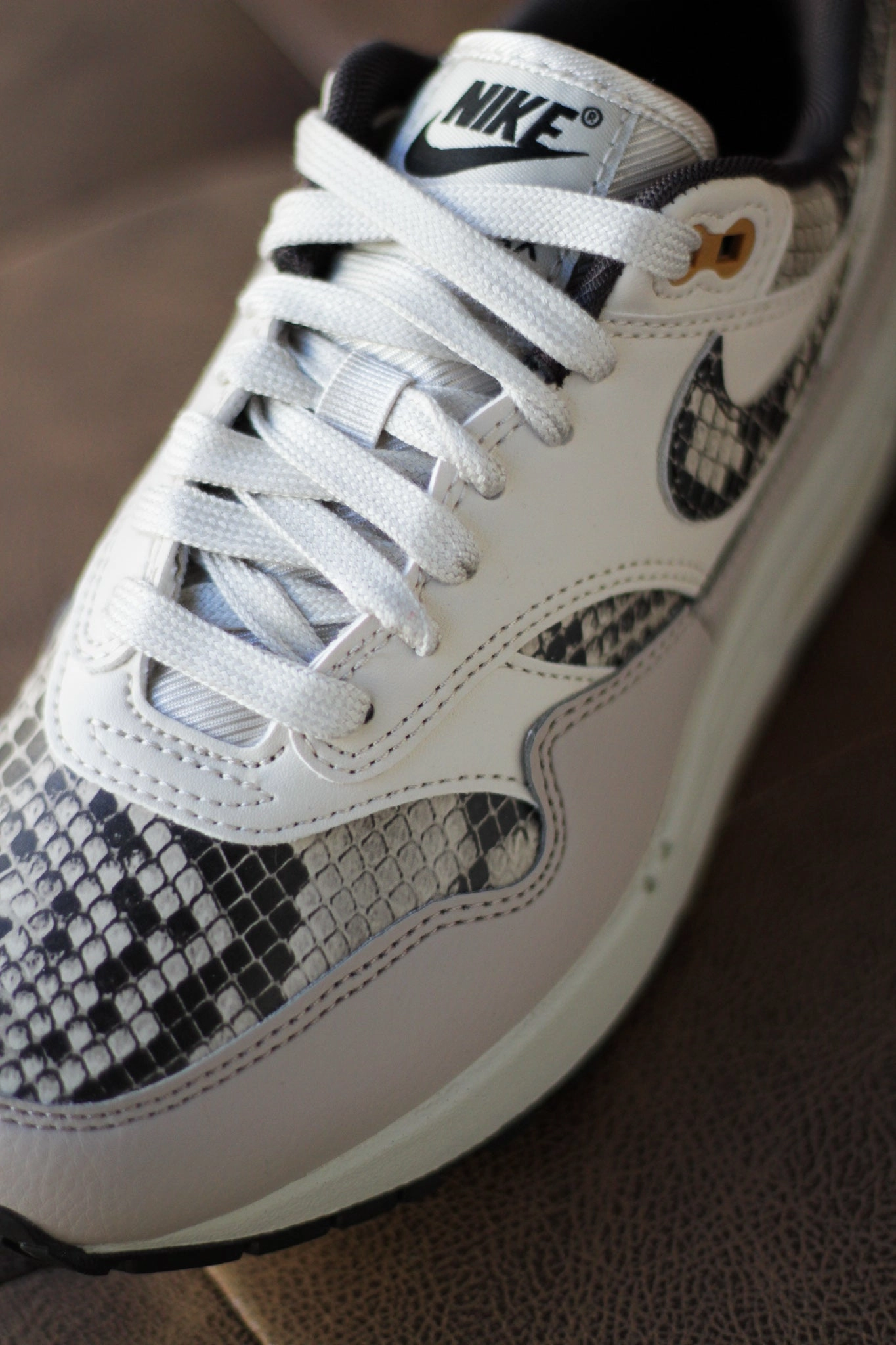 W NIKE AIR MAX 1 '87 LT OREWOOD BRN/MULTI-COLOR-MALT