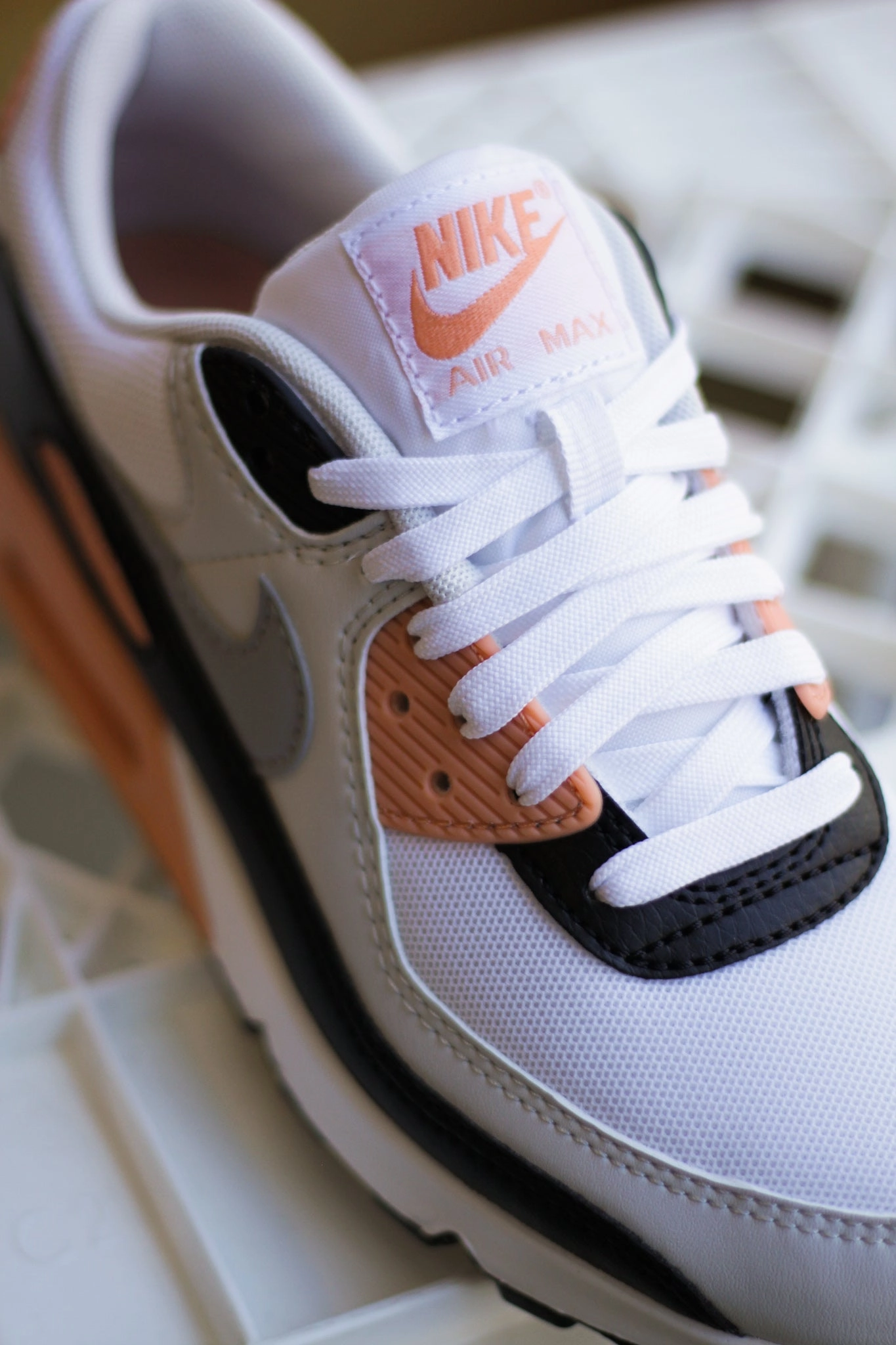 W NIKE AIR MAX 90 WHITE/WOLF GREY-BLACK-PHOTON DUST