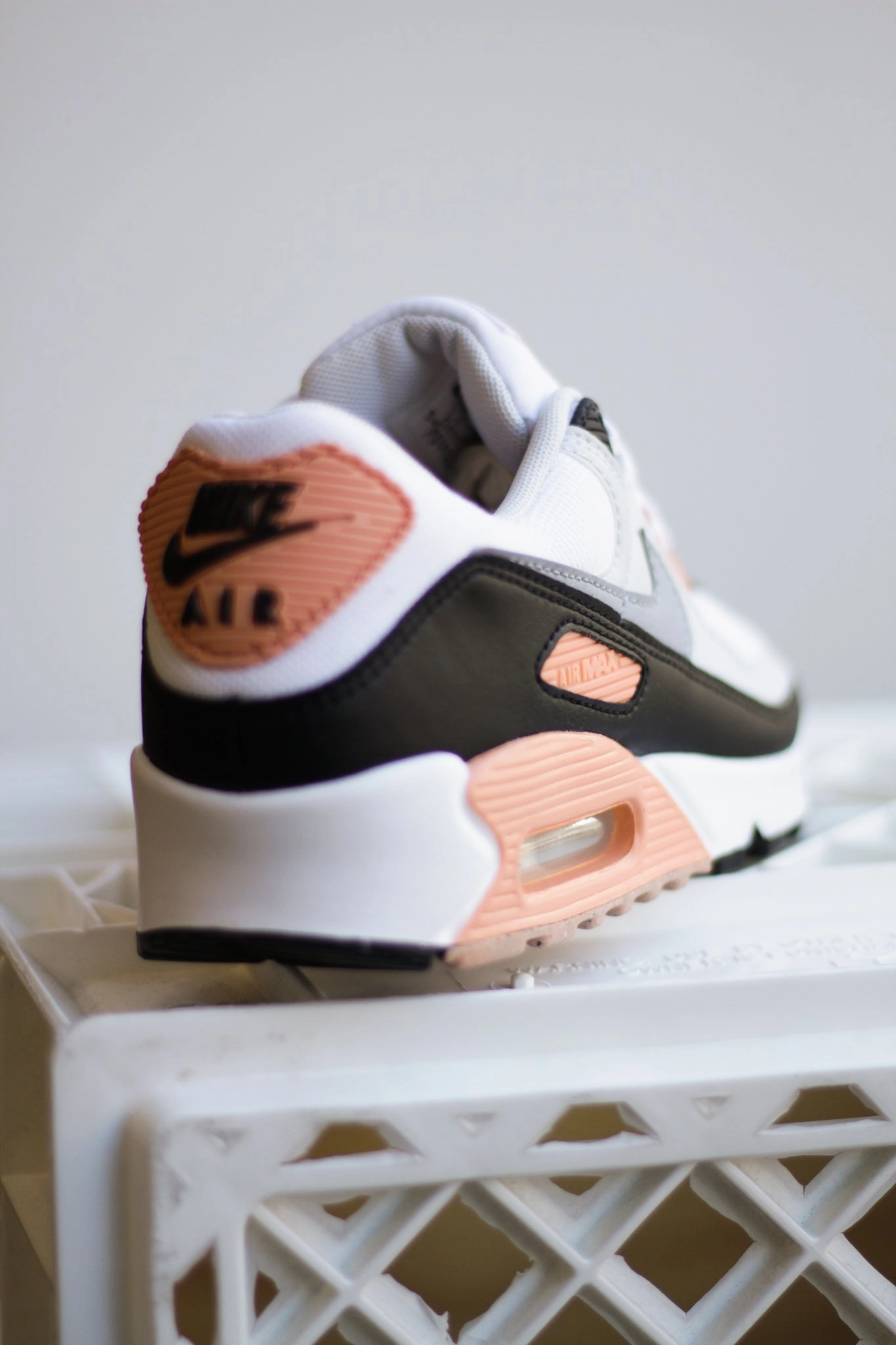 W NIKE AIR MAX 90 WHITE/WOLF GREY-BLACK-PHOTON DUST