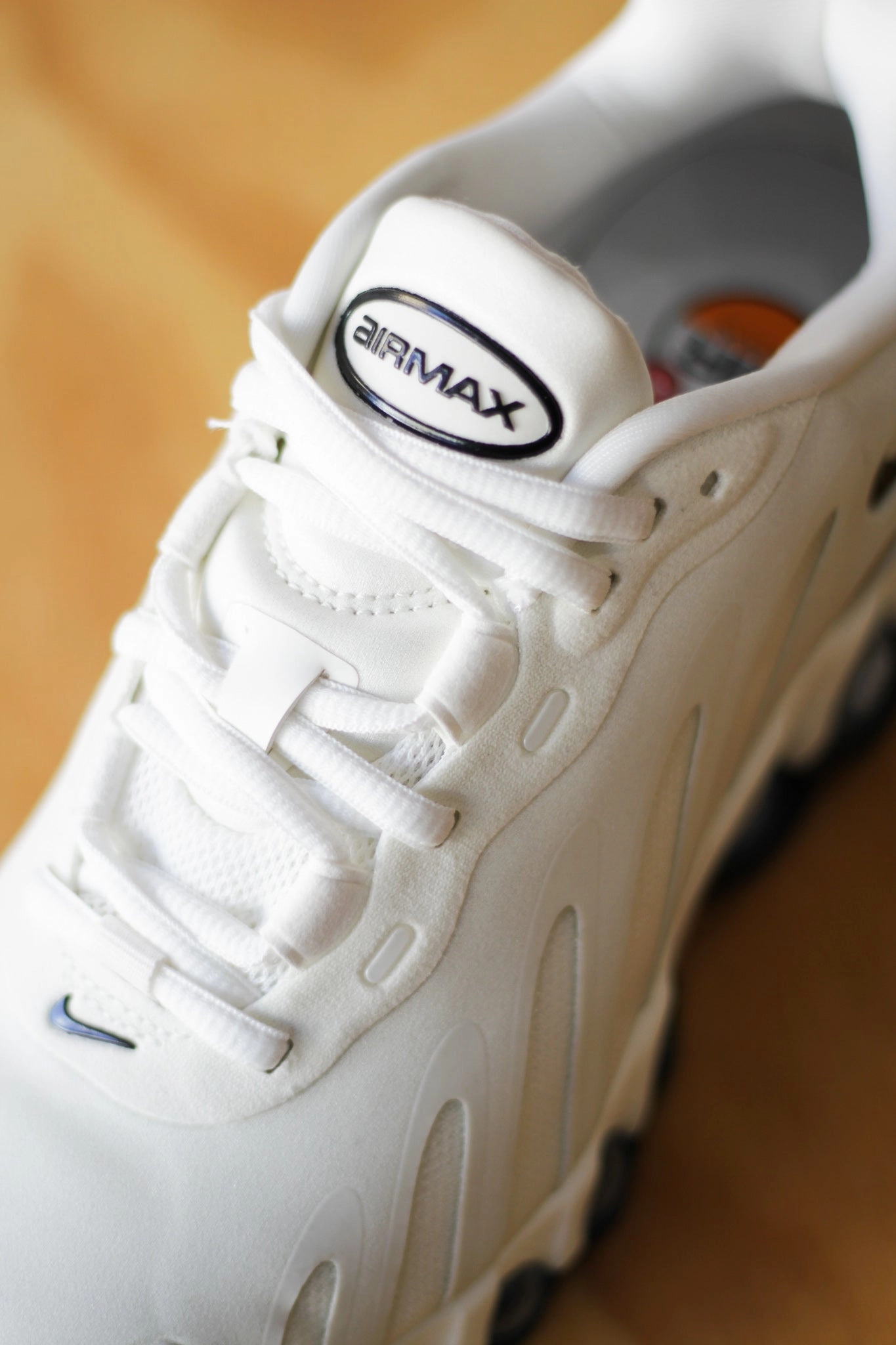W NIKE AIR MAX DN8 SAIL/BLACK-FOSSIL
