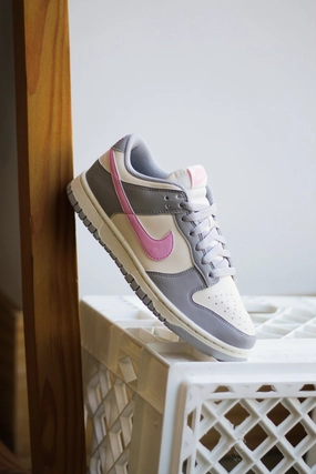 W NIKE DUNK LOW NEXT NATURE LT SMOKE GREY/PINK RISE-PALE IVORY
