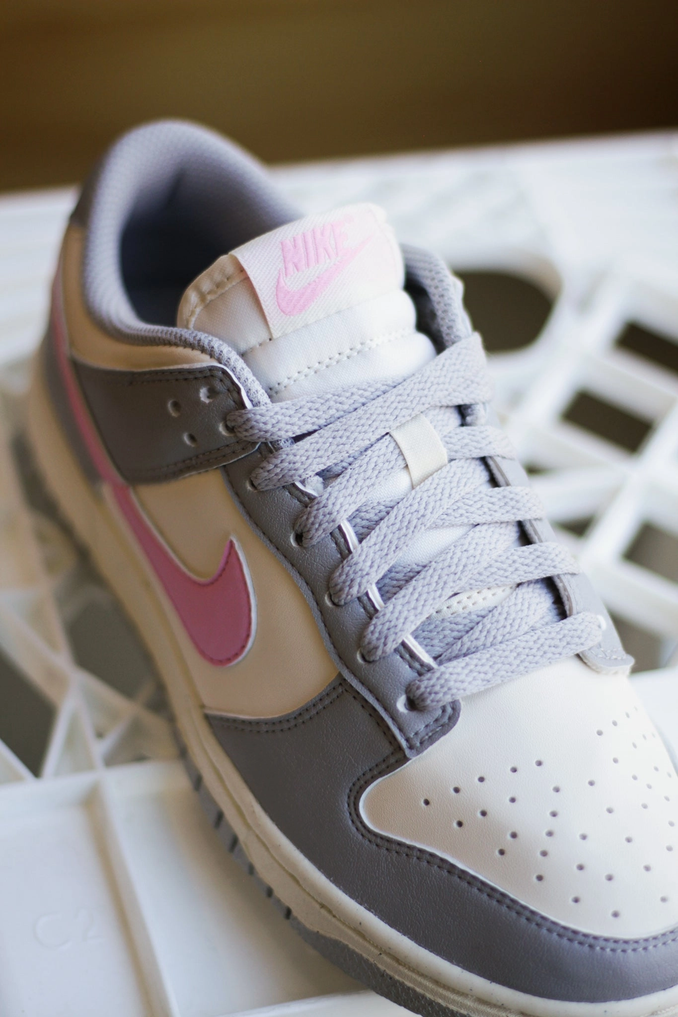 W NIKE DUNK LOW NEXT NATURE LT SMOKE GREY/PINK RISE-PALE IVORY