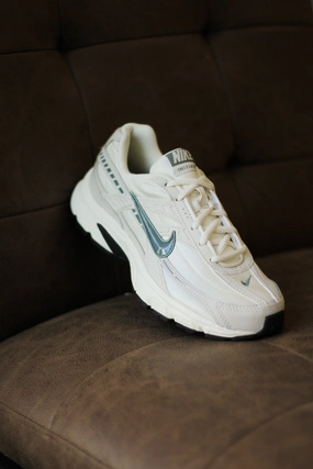 W NIKE INITIATOR SOFT PEARL/CLAY GREEN-LT OREWOOD BRN