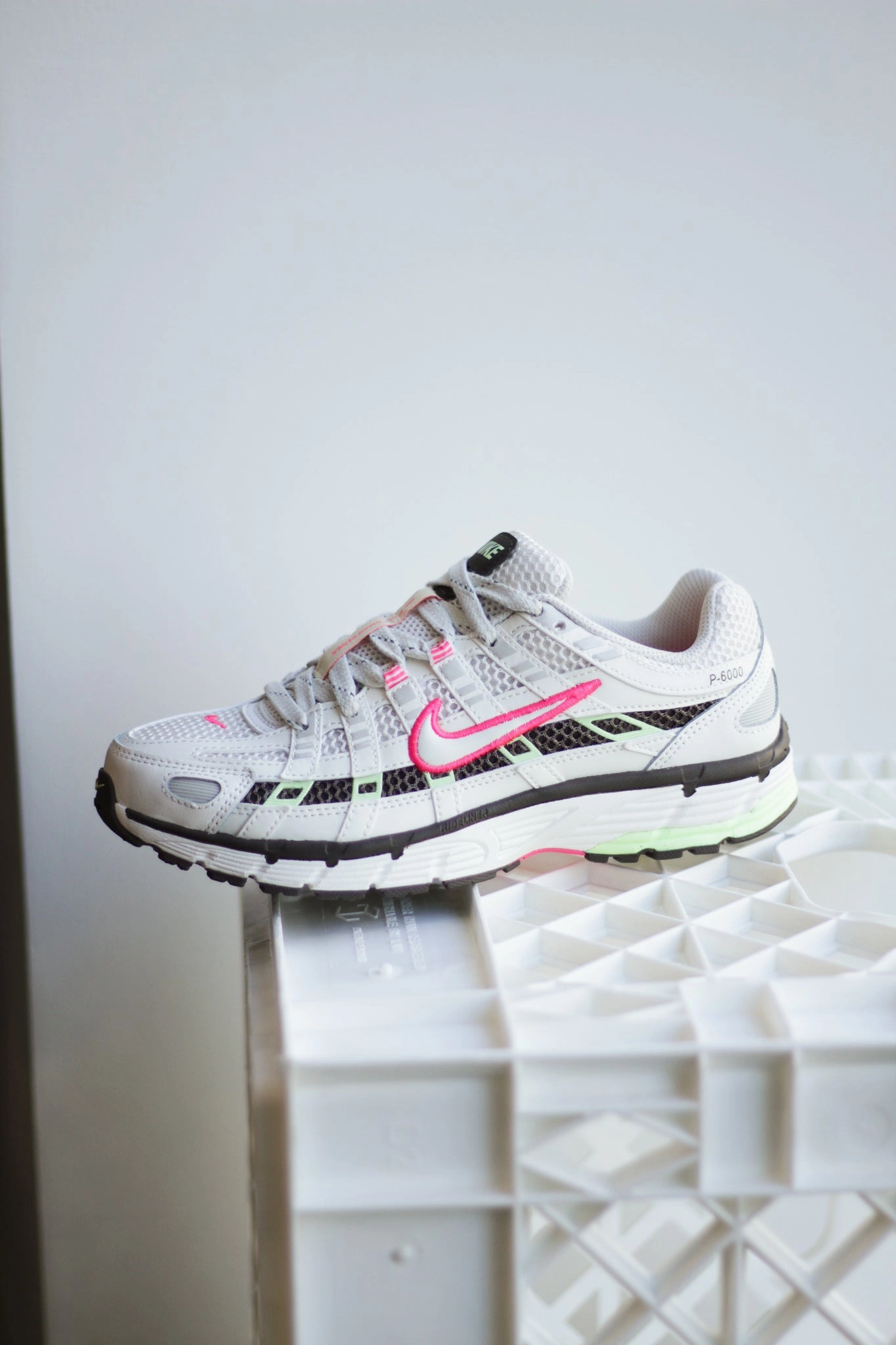 W NIKE P-6000 PHANTOM/SAIL-IRONSTONE-LIGHT BONE