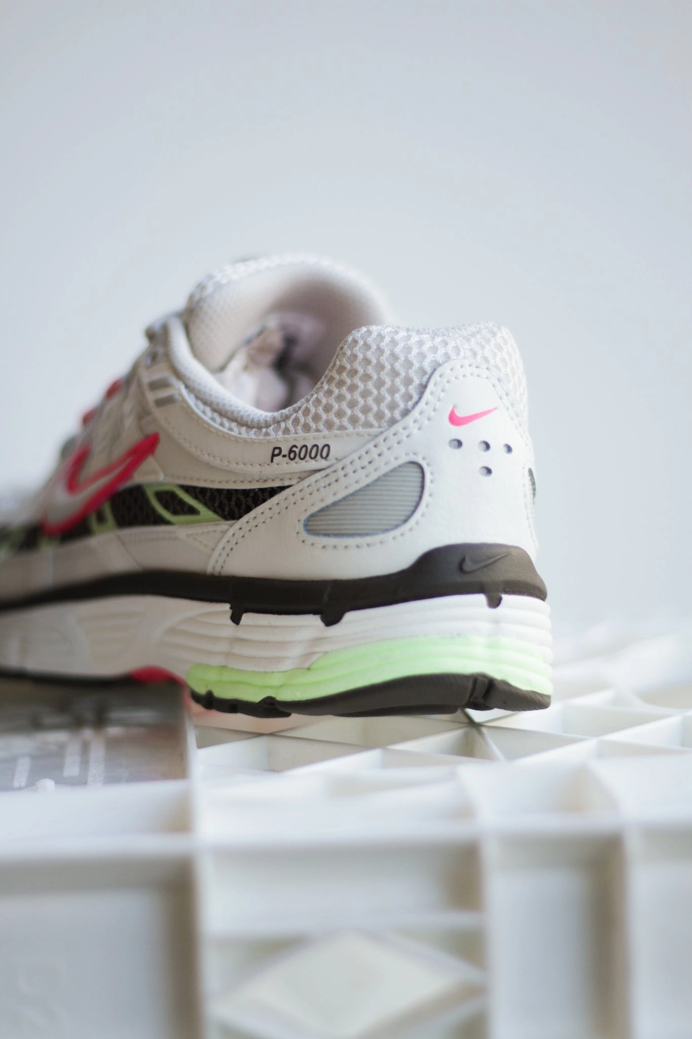 W NIKE P-6000 PHANTOM/SAIL-IRONSTONE-LIGHT BONE