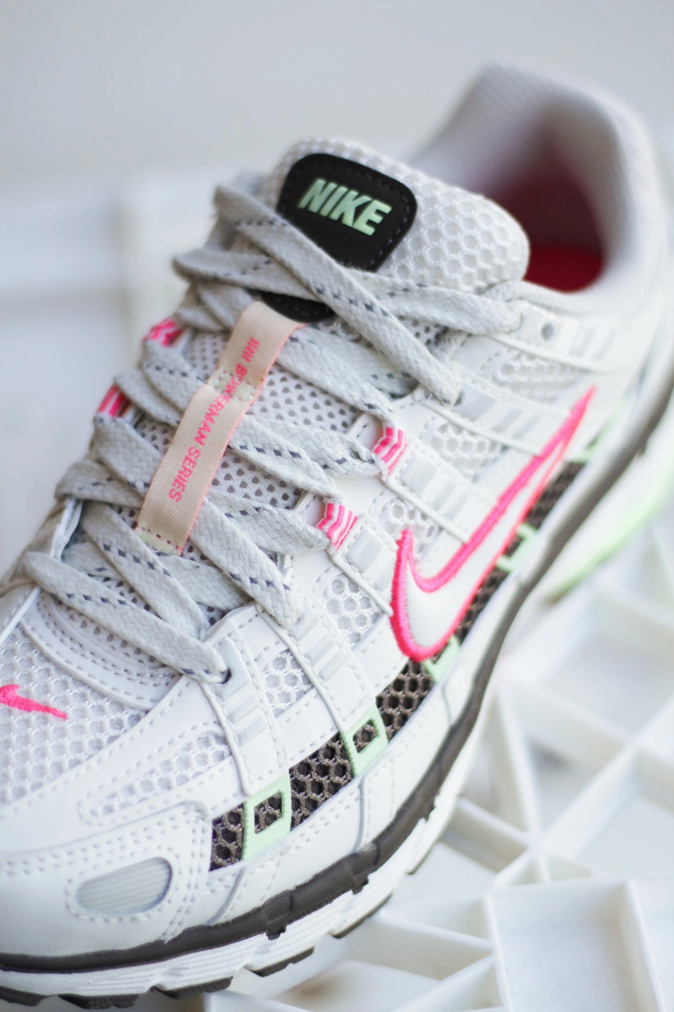 W NIKE P-6000 PHANTOM/SAIL-IRONSTONE-LIGHT BONE