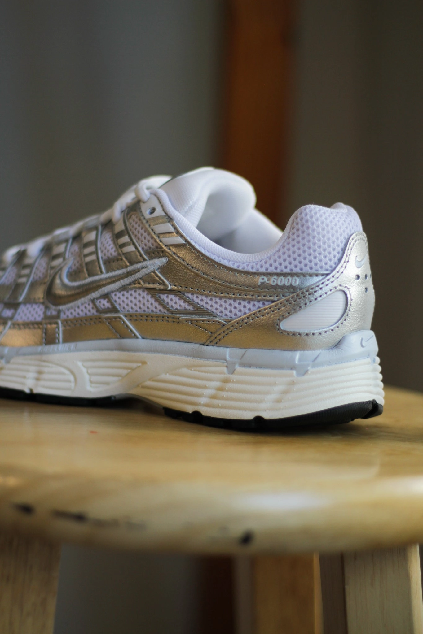 W NIKE P-6000 WHITE/METALLIC SILVER-BLUE TINT-SAIL