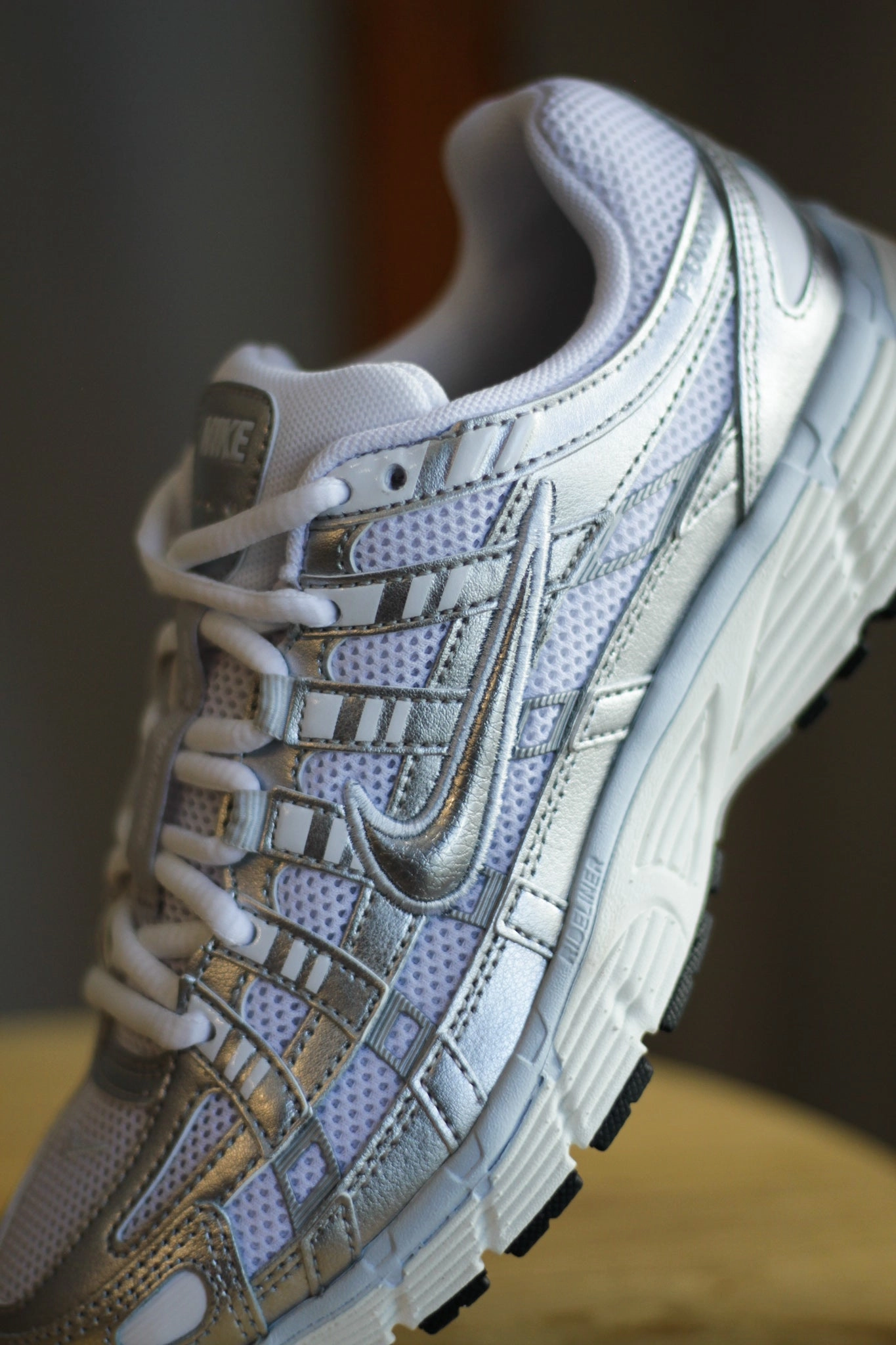 W NIKE P-6000 WHITE/METALLIC SILVER-BLUE TINT-SAIL