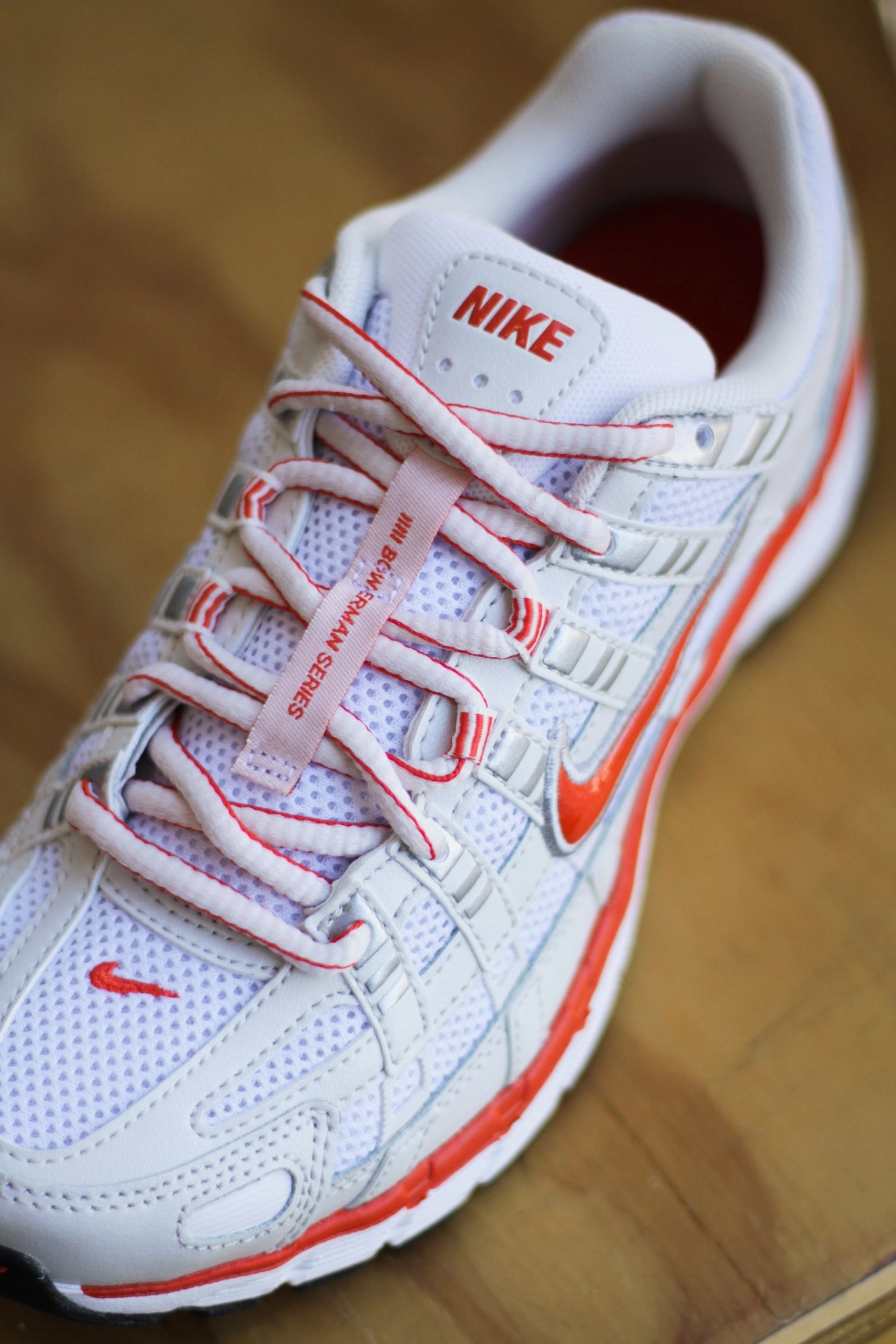 W NIKE P-6000  WHITE/PICANTE RED-PLATINUM TINT-BLACK