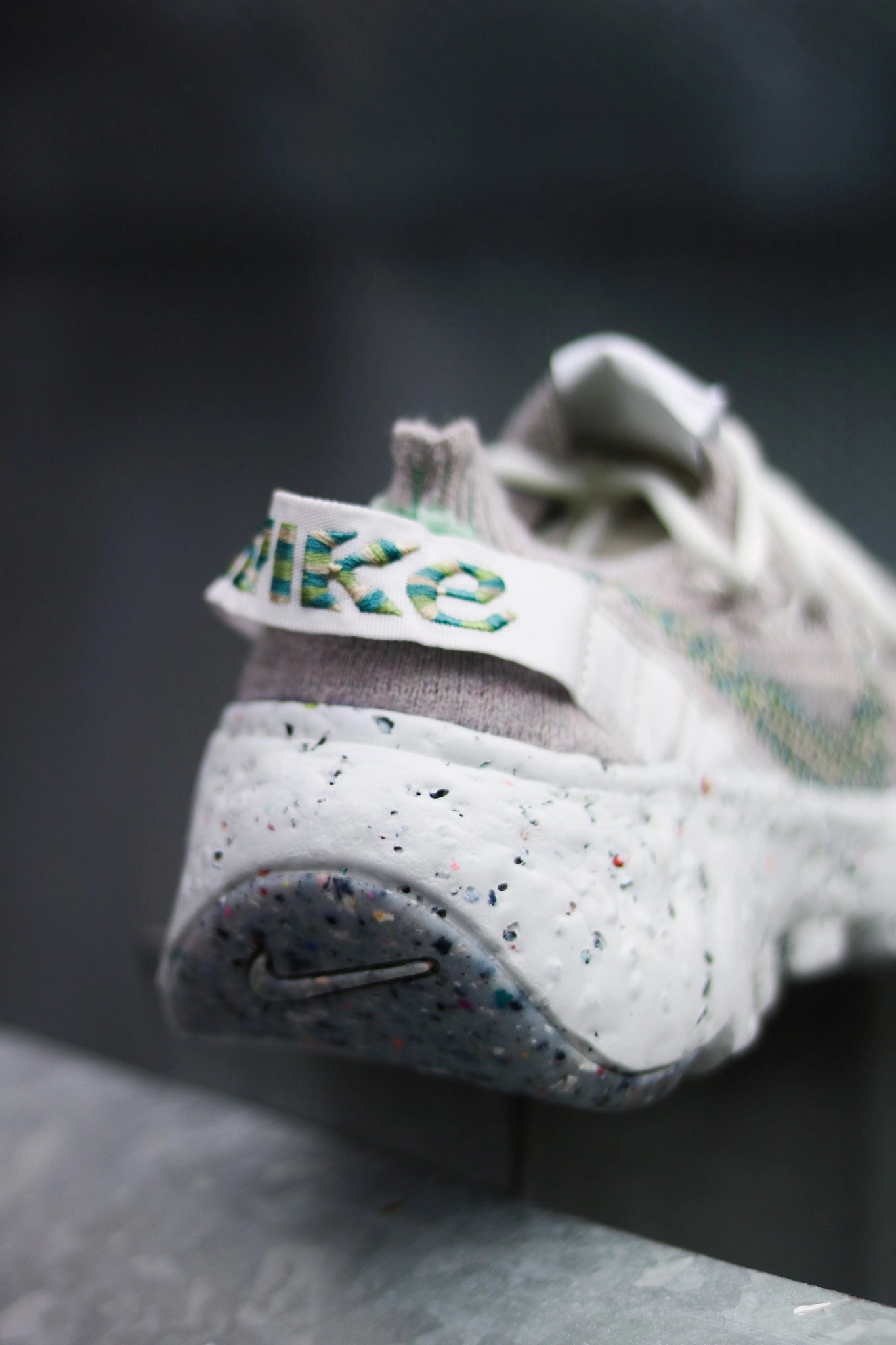 W NIKE SPACE HIPPIE 04 WHT/MEAN GREEN