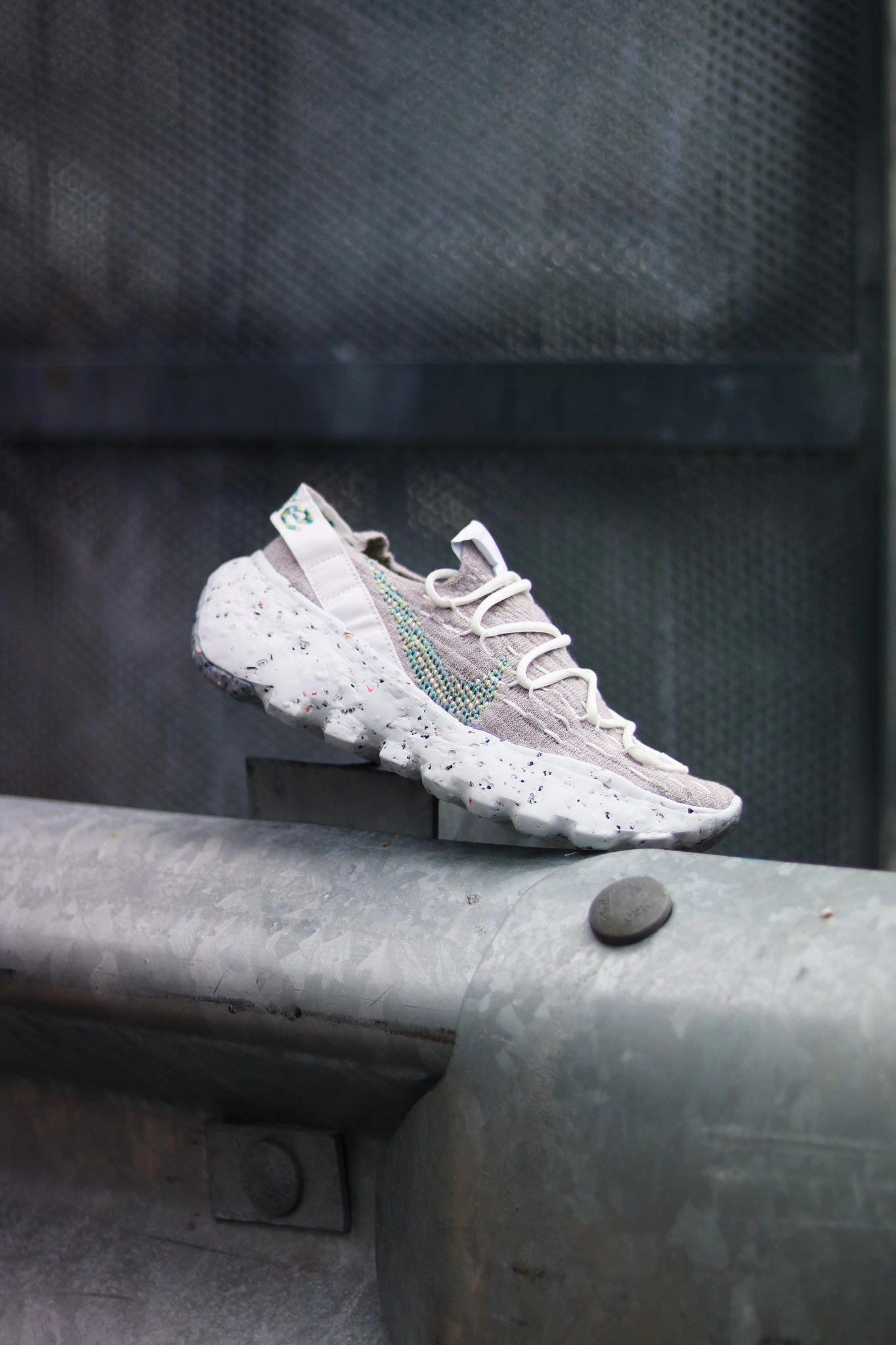 W NIKE SPACE HIPPIE 04 WHT/MEAN GREEN