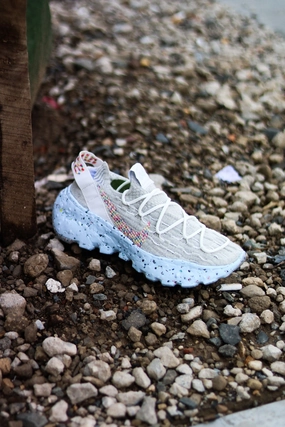 W NIKE SPACE HIPPIE 04 WHT/MULTI