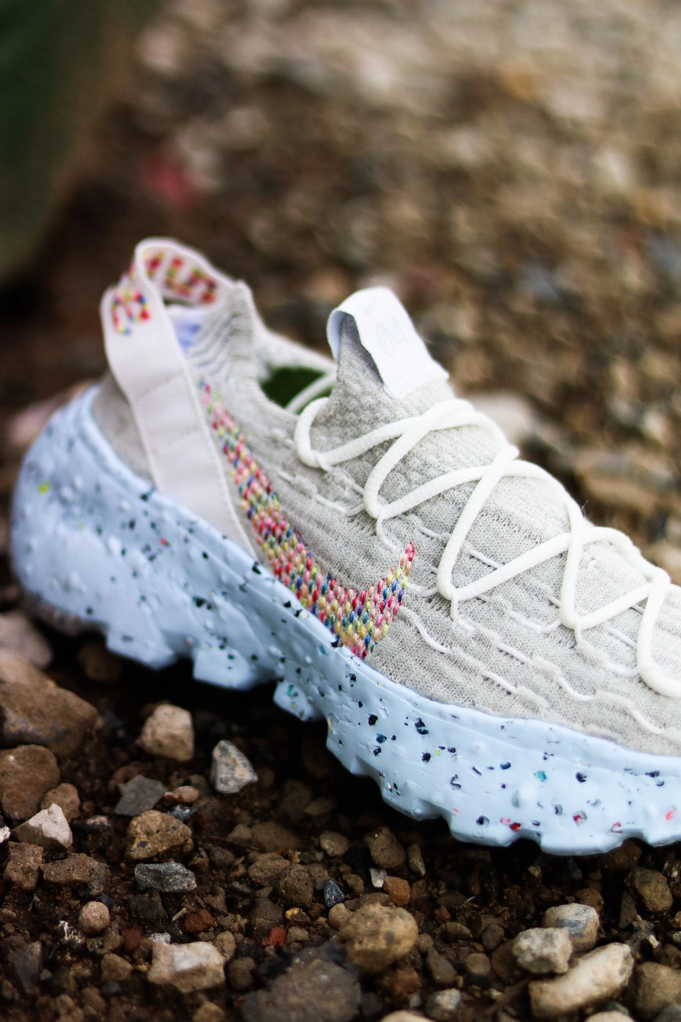 W NIKE SPACE HIPPIE 04 WHT/MULTI