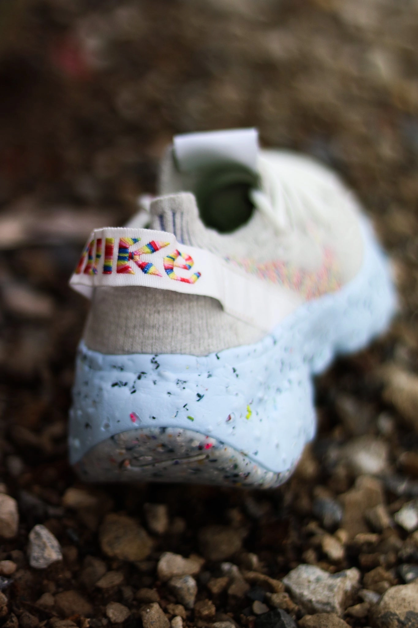 W NIKE SPACE HIPPIE 04 WHT/MULTI