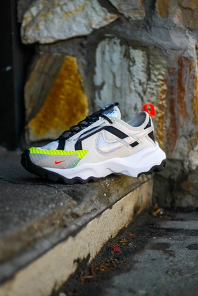 W NIKE TC 7900 LX LT OREWOOD