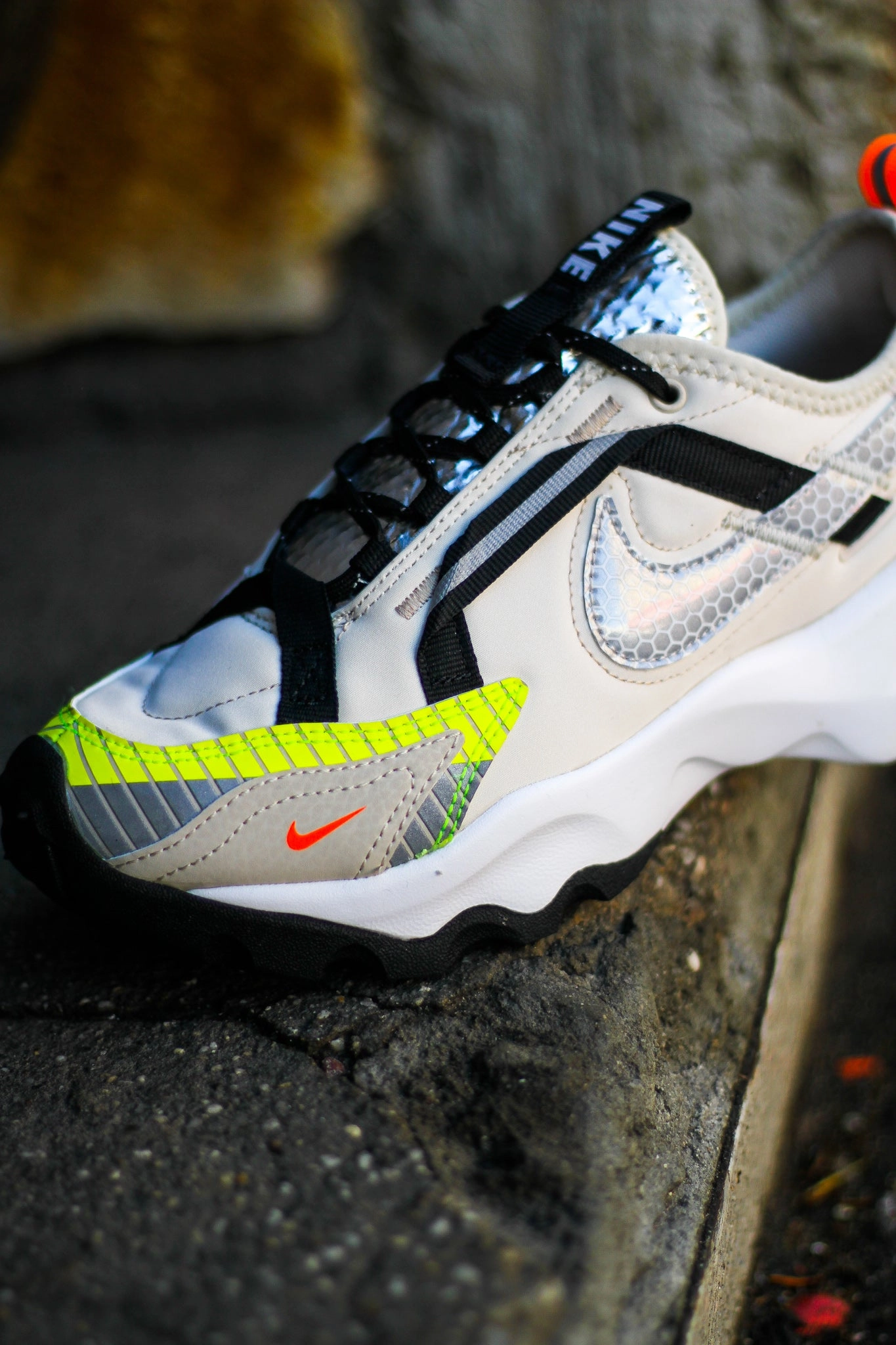 W NIKE TC 7900 LX LT OREWOOD
