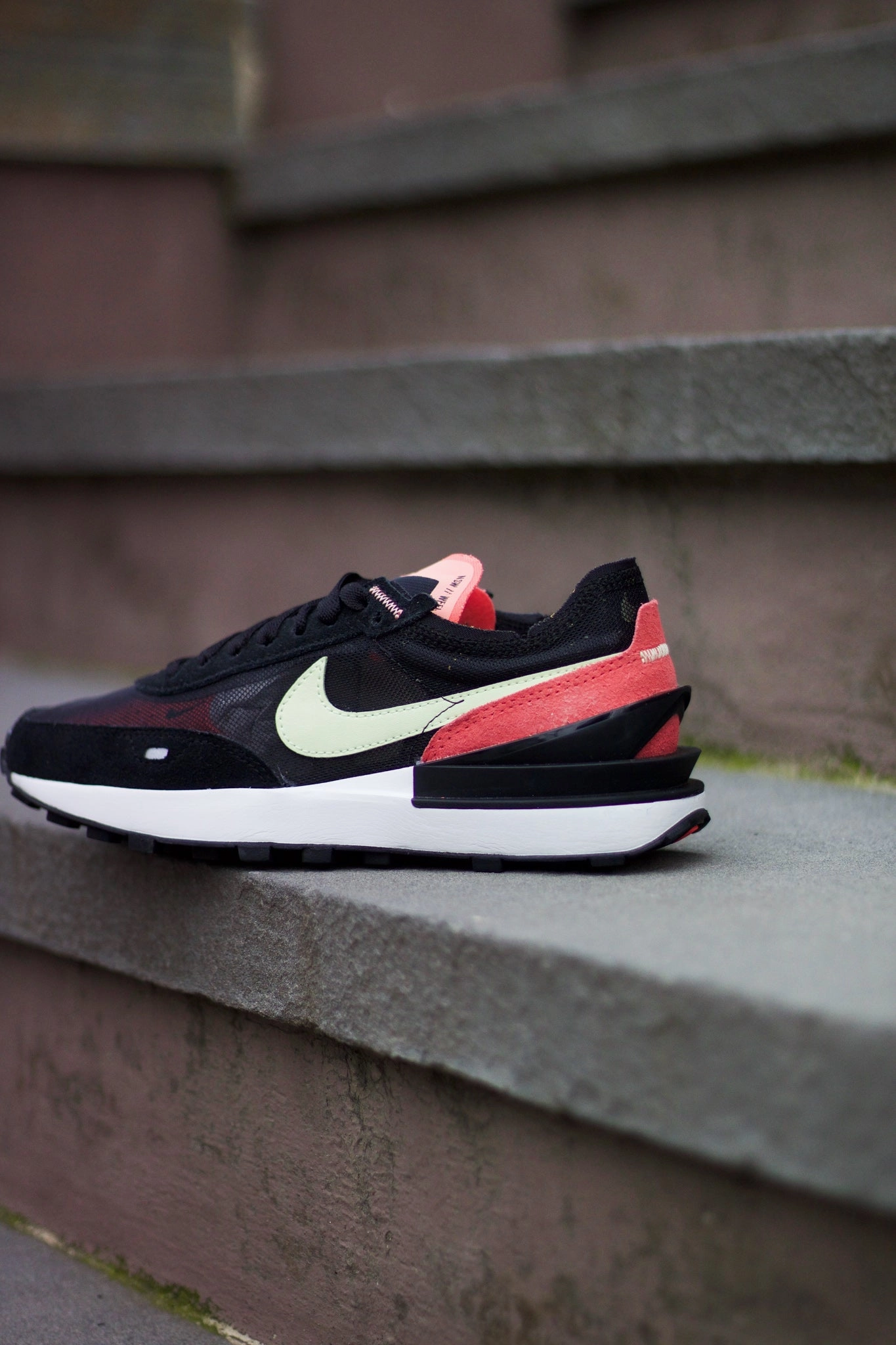 W NIKE WAFFLE ONE BLK/LIME ICE