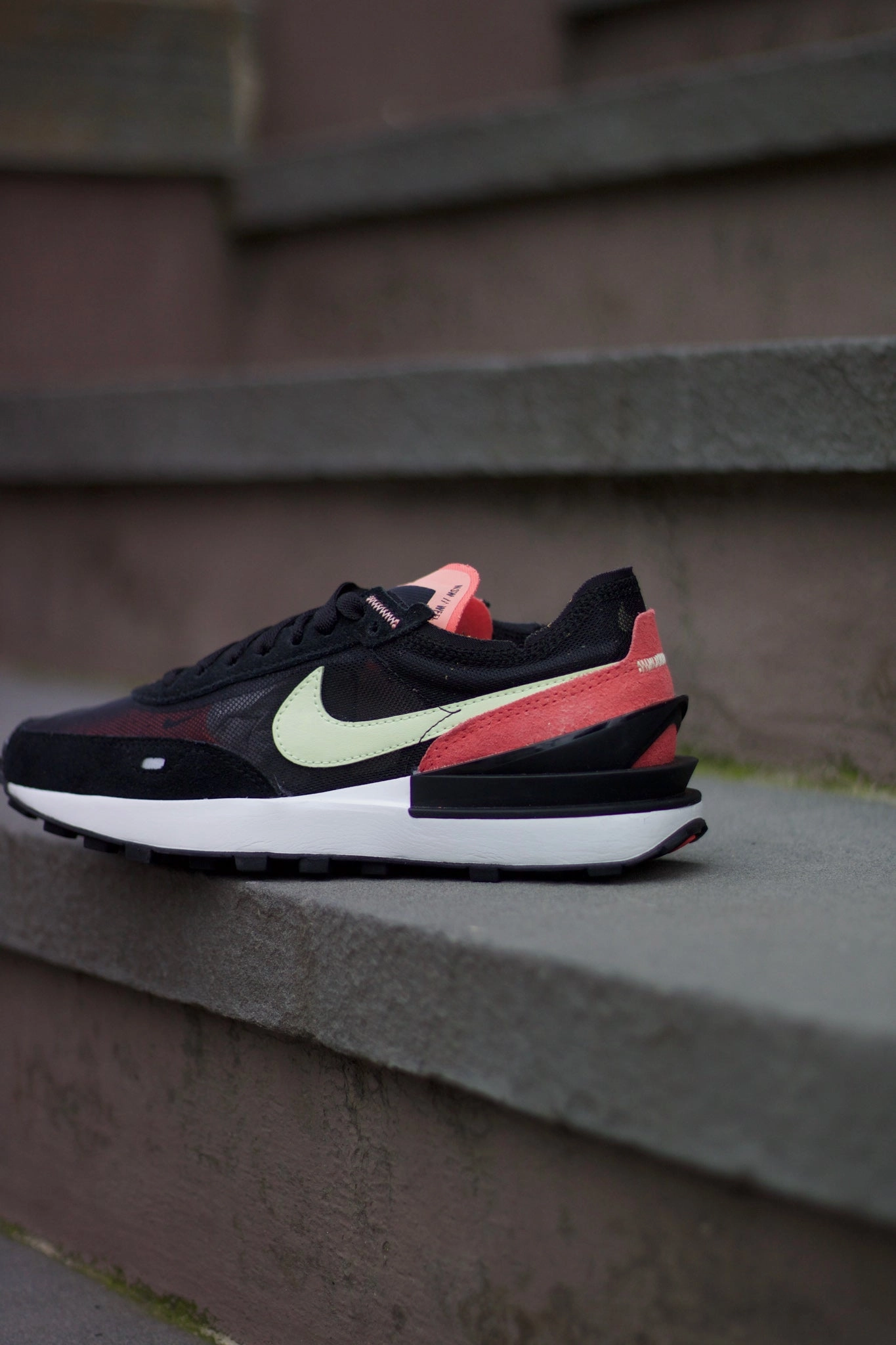 W NIKE WAFFLE ONE BLK/LIME ICE