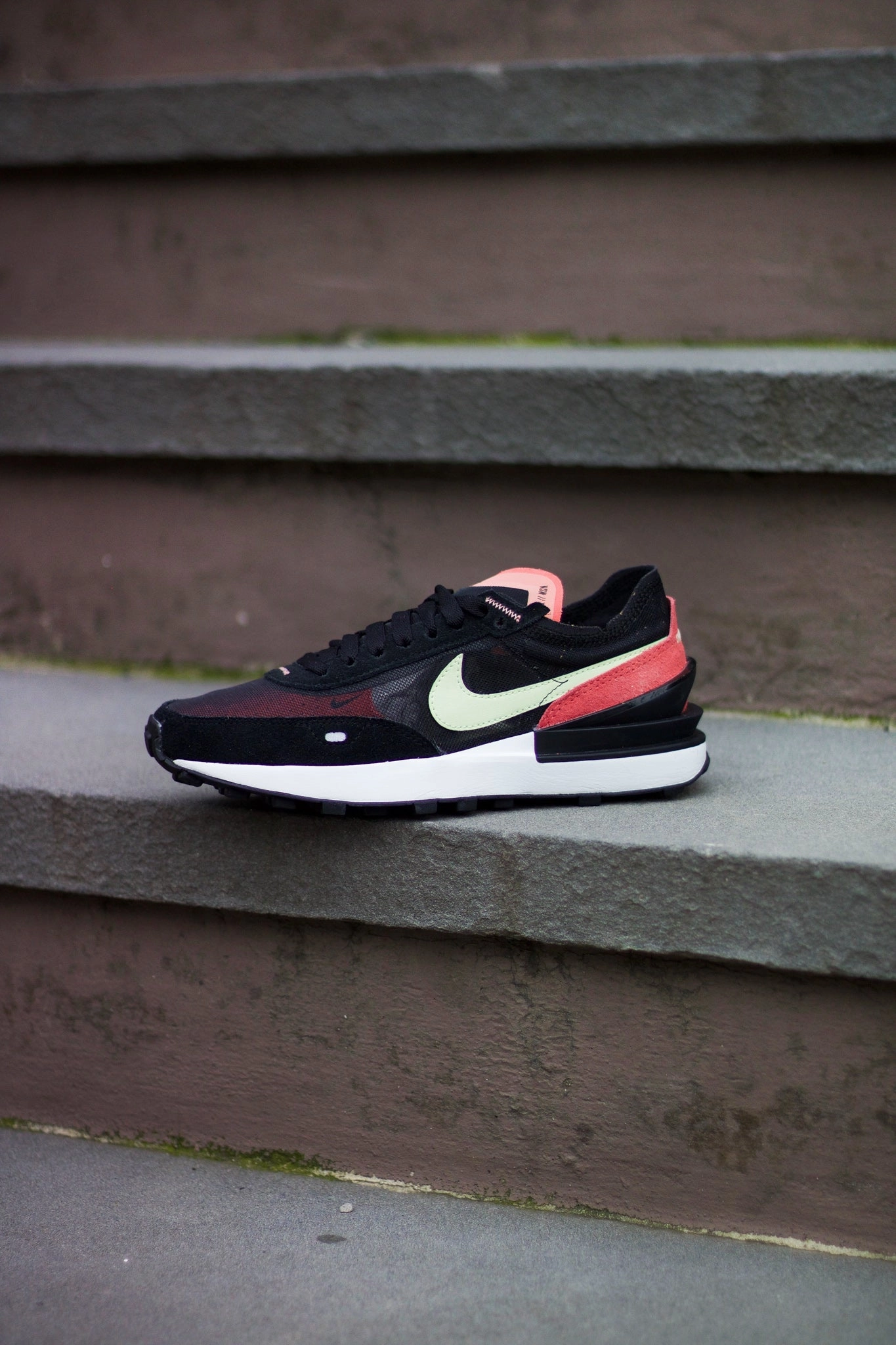 W NIKE WAFFLE ONE BLK/LIME ICE