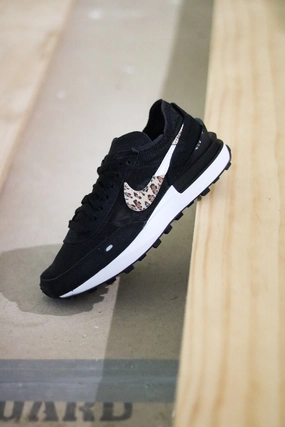W NIKE WAFFLE ONE SE BLACK LEOPARD
