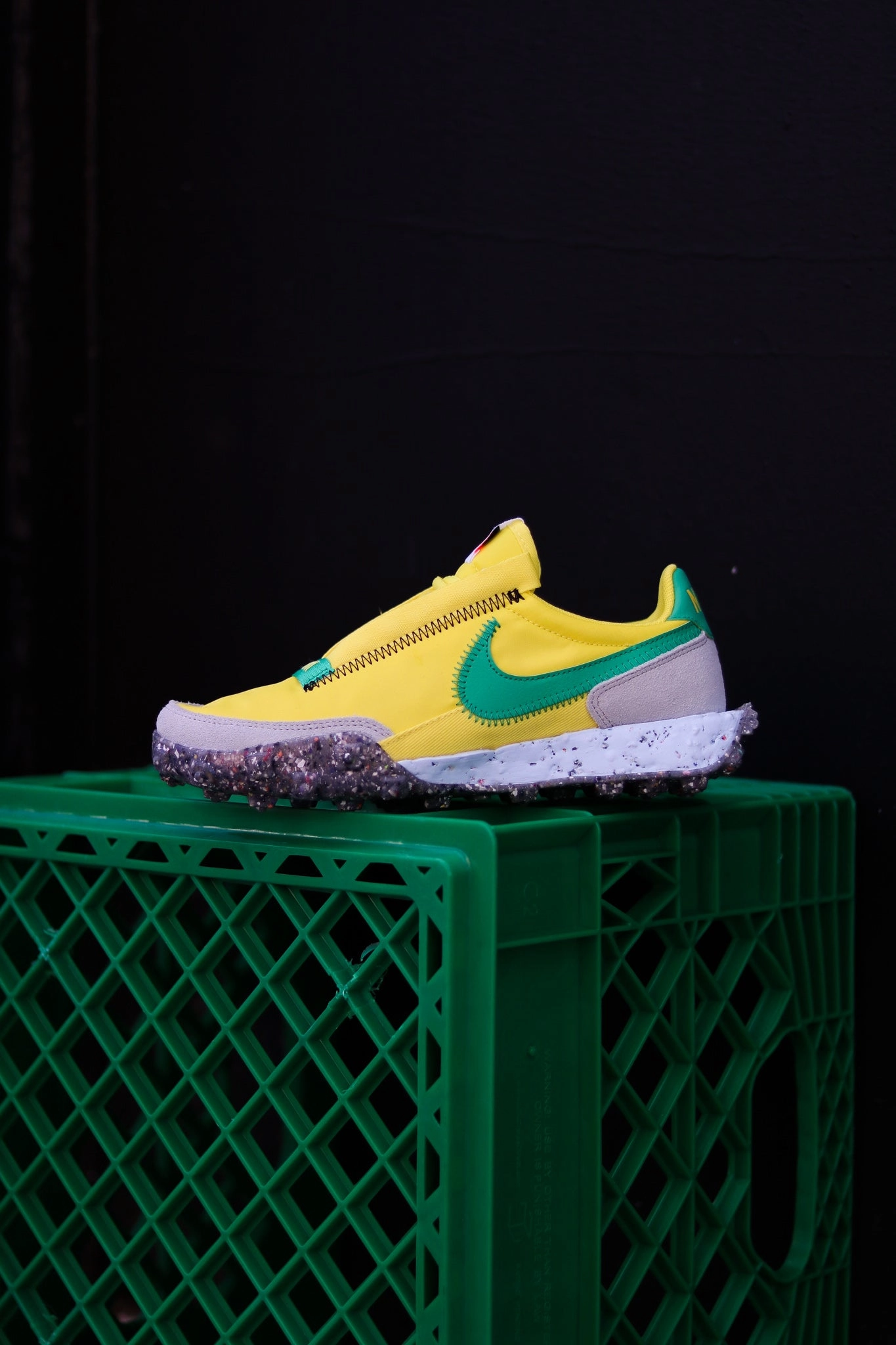 W NIKE WAFFLE RACER CRATER YELLOW STRIKE