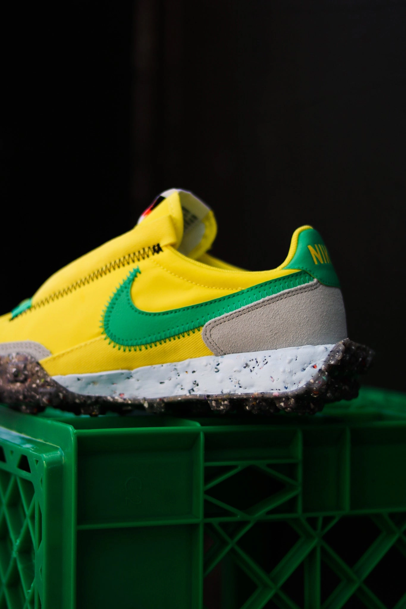 W NIKE WAFFLE RACER CRATER YELLOW STRIKE