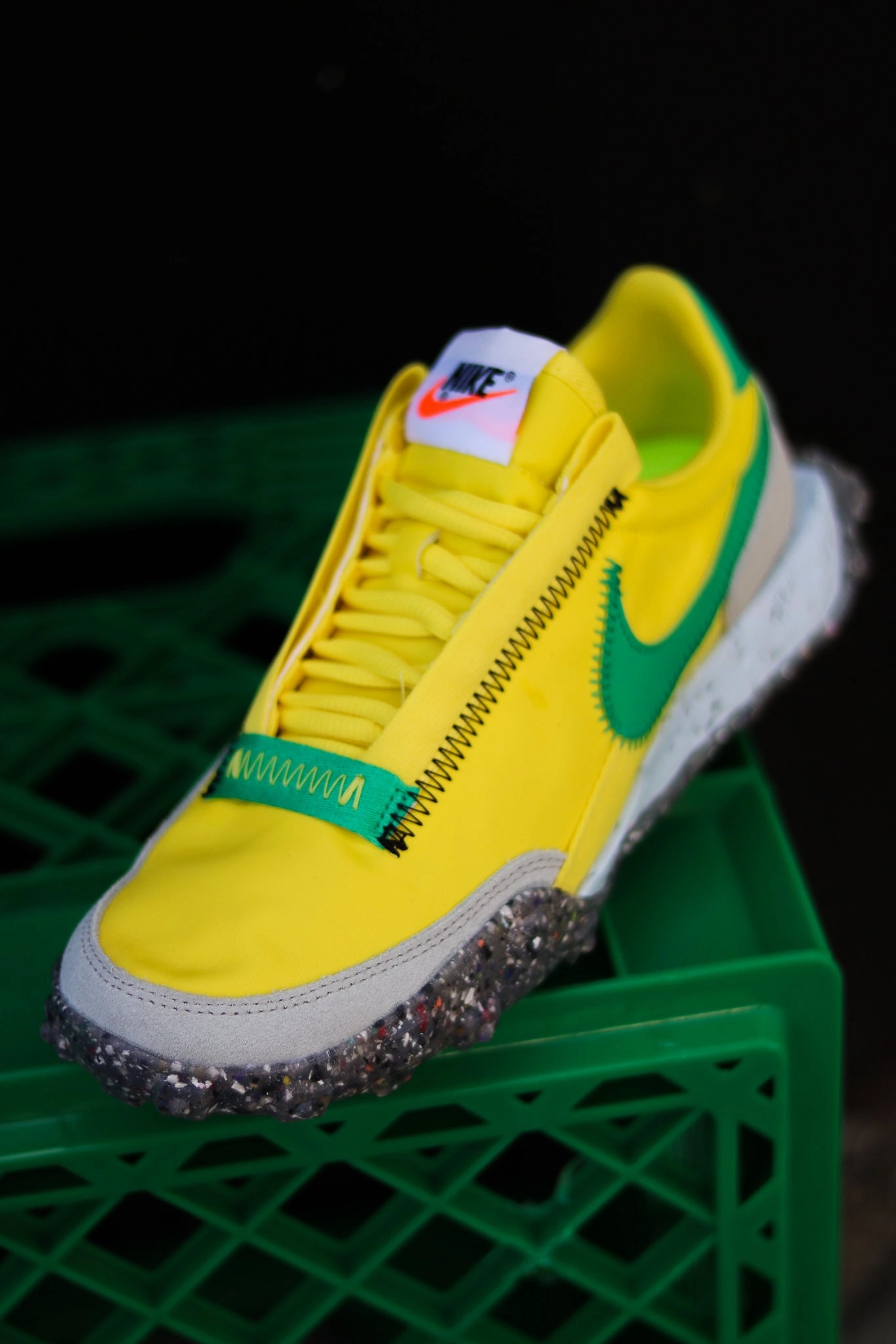 W NIKE WAFFLE RACER CRATER YELLOW STRIKE