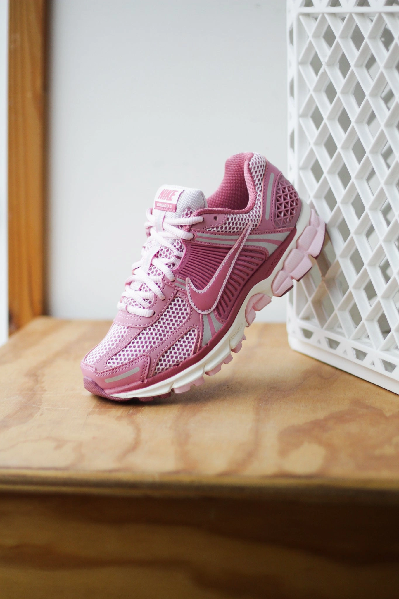 W NIKE ZOOM VOMERO 5 ELEMENTAL PINK/DESERT BERRY-PINK FOAM