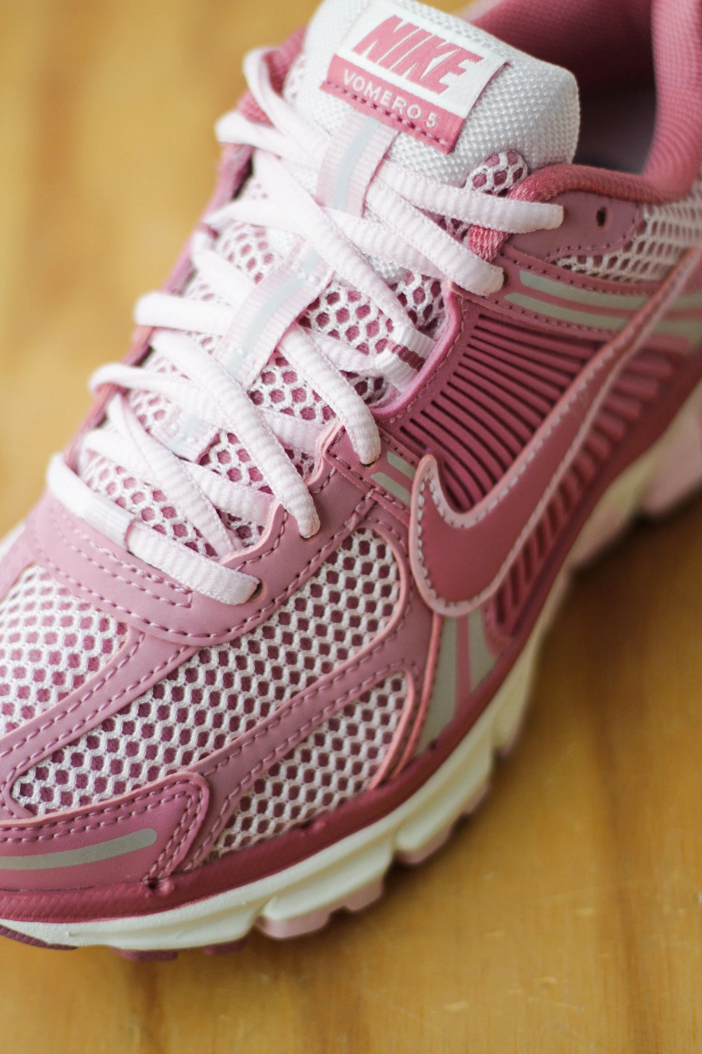 W NIKE ZOOM VOMERO 5 ELEMENTAL PINK/DESERT BERRY-PINK FOAM