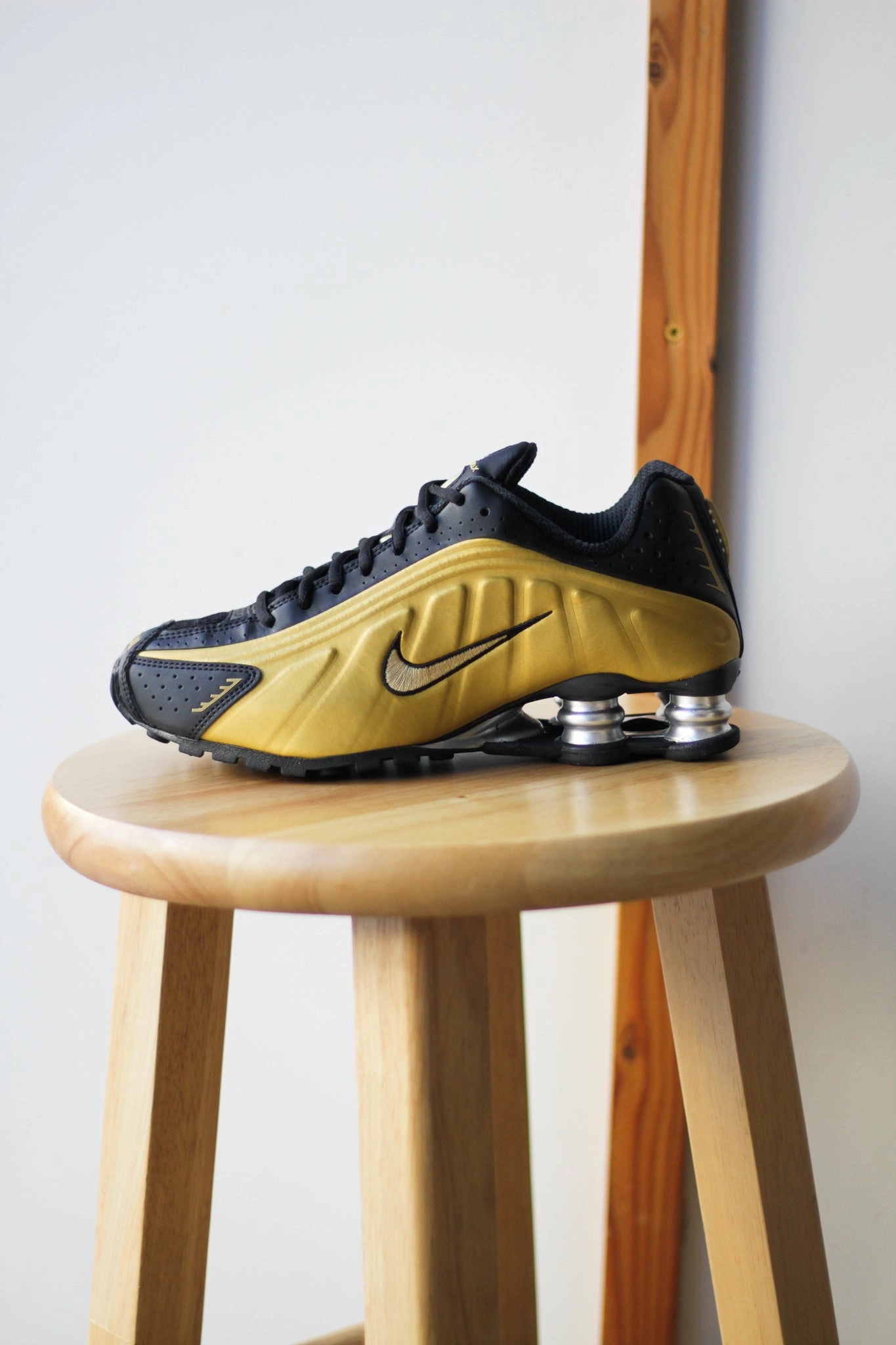 W SHOX R4 METALLIC GOLD