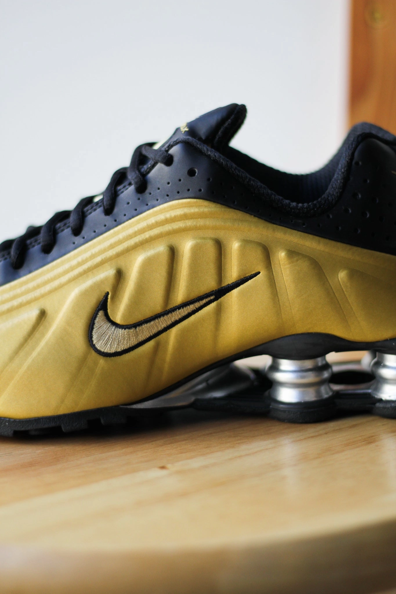 W SHOX R4 METALLIC GOLD