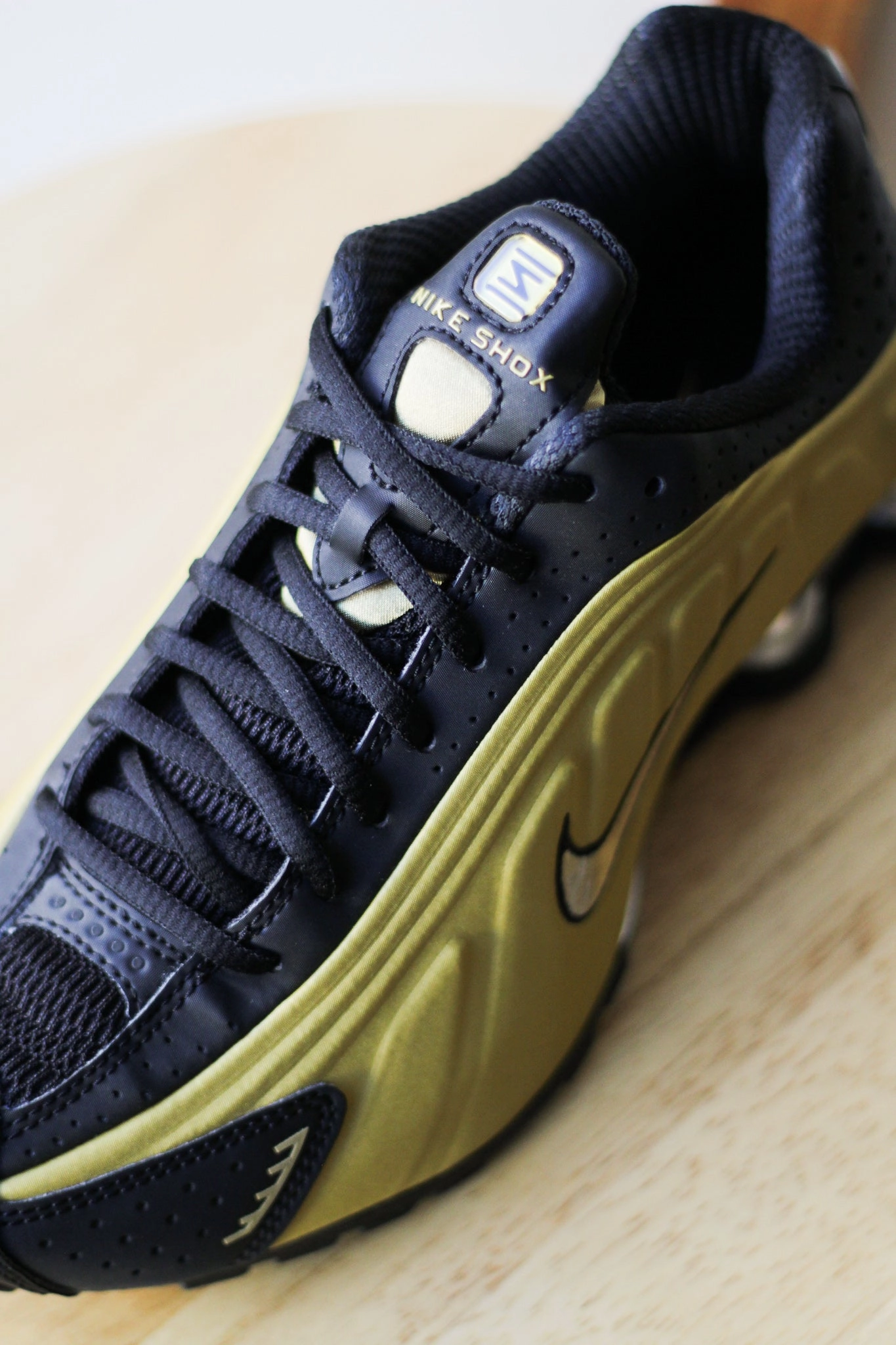 W SHOX R4 METALLIC GOLD