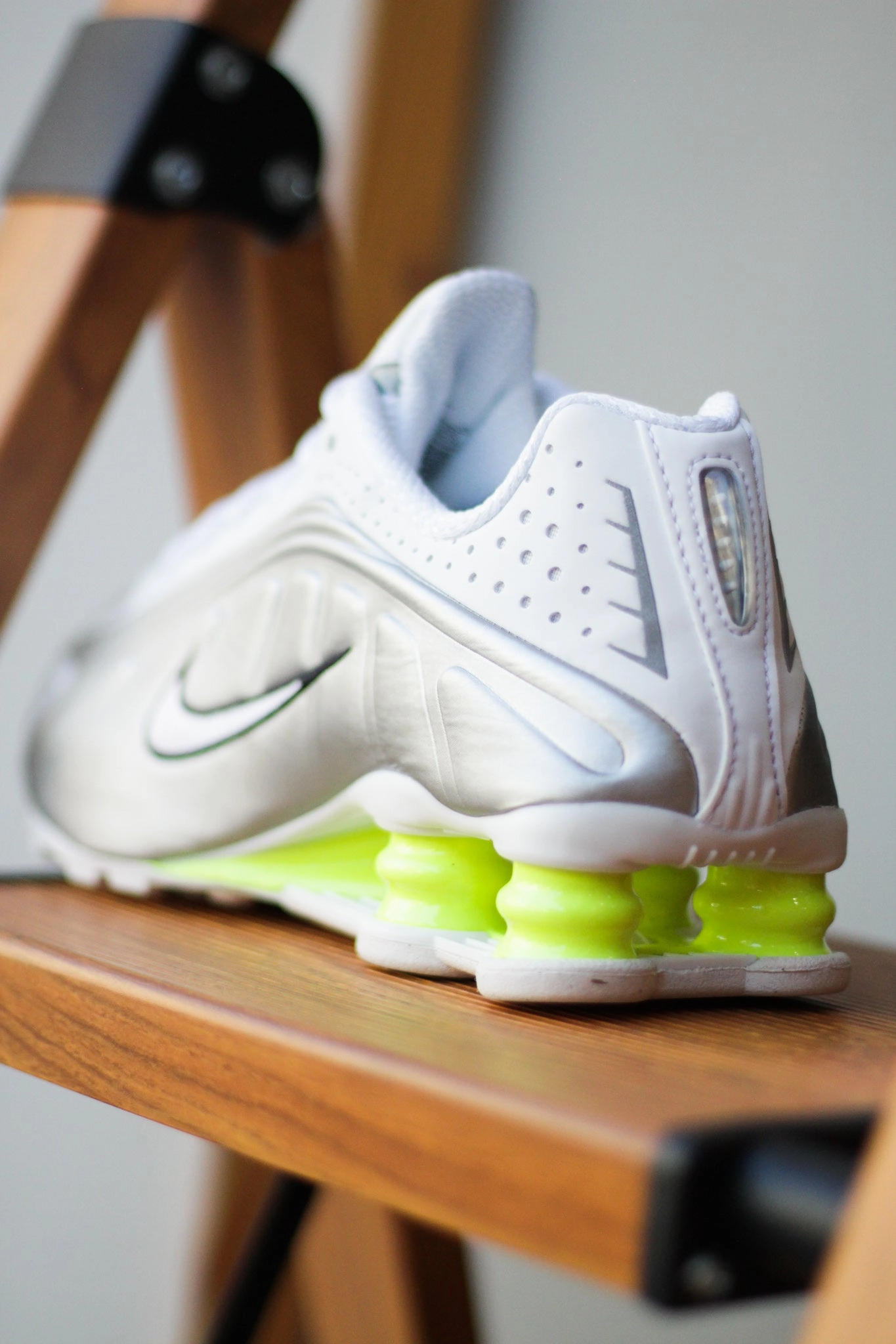 W SHOX R4 WHITE/VOLT