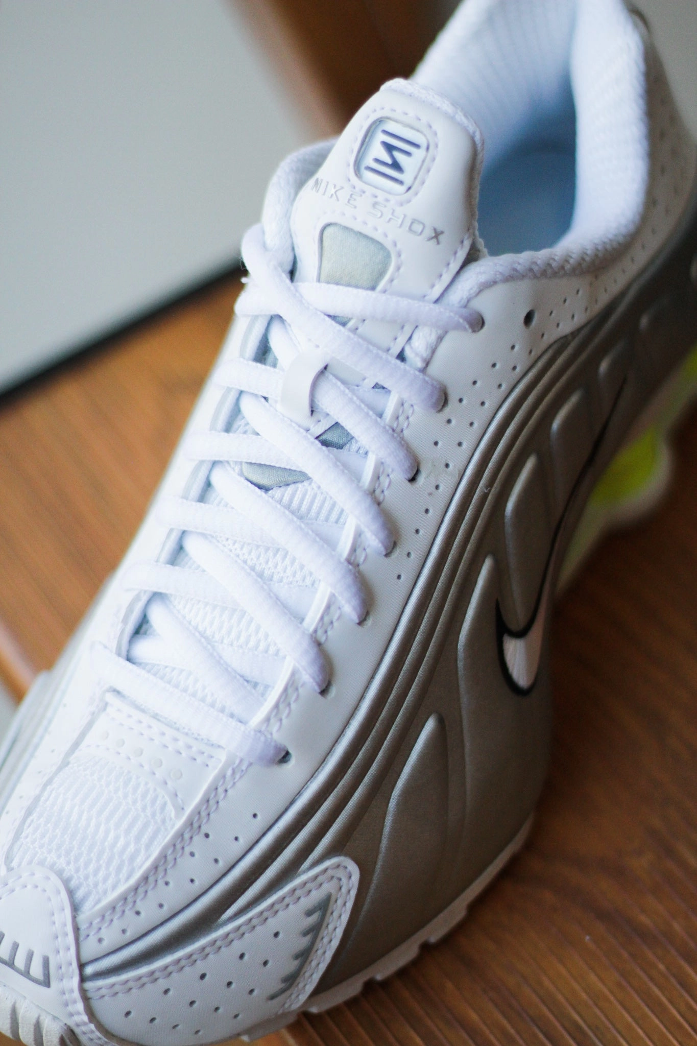 W SHOX R4 WHITE/VOLT