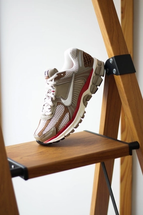 W ZOOM VOMERO 5 KHAKI/FIRE RED