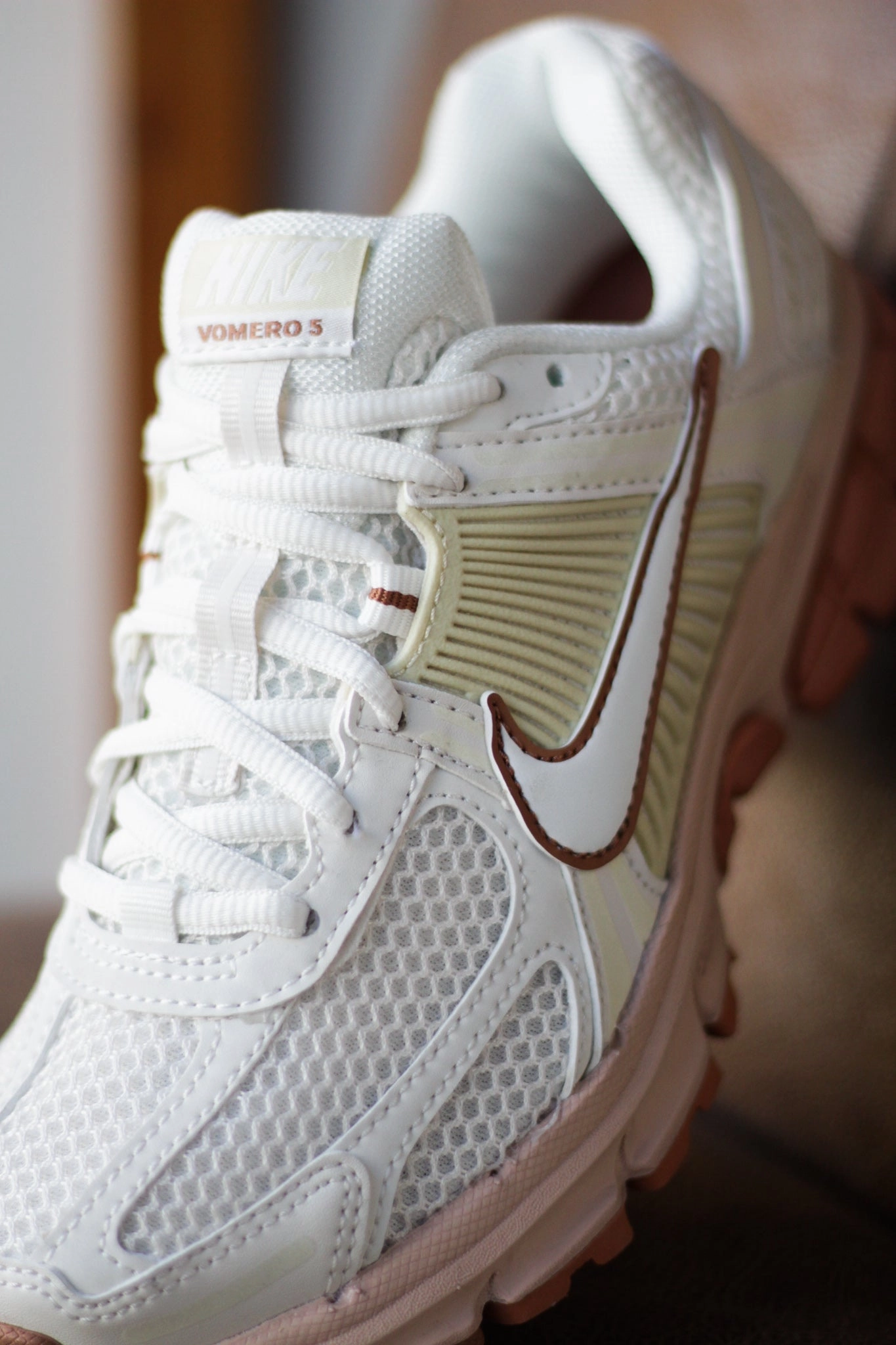 W ZOOM VOMERO 5 PHANTOM/SUMMIT WHITE-PARTICLE BEIGE