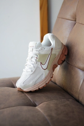 W ZOOM VOMERO 5 PHANTOM/SUMMIT WHITE-PARTICLE BEIGE