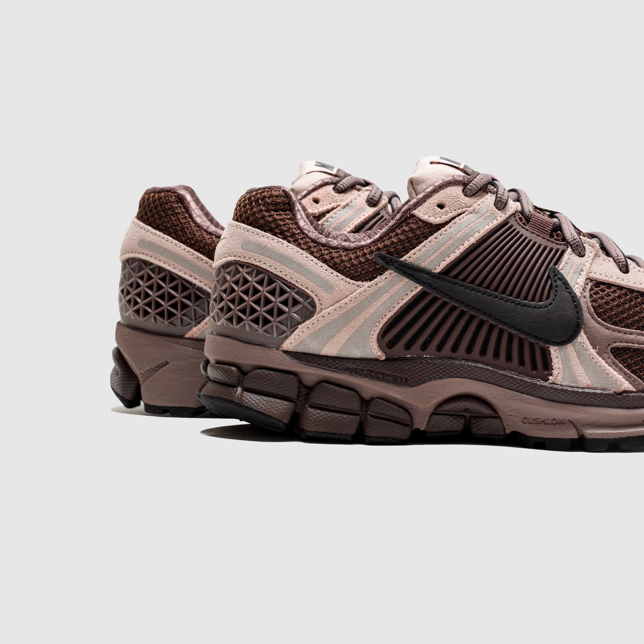 WMNS ZOOM VOMERO 5 PLUM ECLIPSE