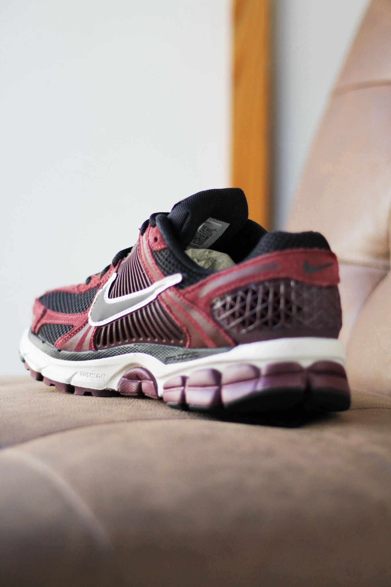 ZOOM VOMERO 5 DARK TEAM RED/BLACK-BURGUNDY CRUSH